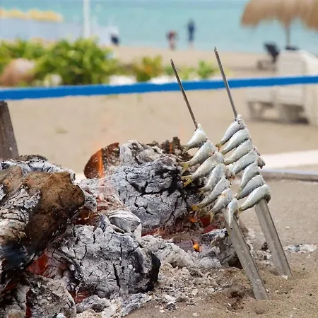 Apartamento Carihuela Playa. Plaza Del Remo. Exclusivo Al Lado Del Mar.