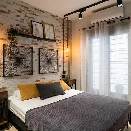 Carihuela Playa. Plaza Del Remo. Exclusivo Al Lado Del Mar. Торремолінос