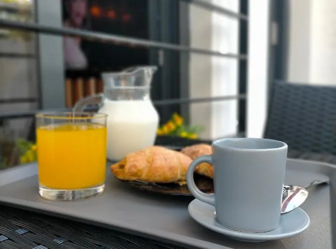 Carihuela Playa. Plaza Del Remo. Exclusivo Al Lado Del Mar. * Torremolinos