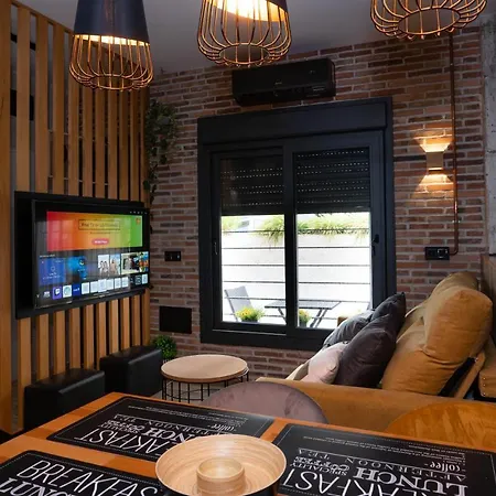 Carihuela Playa. Plaza Del Remo. Exclusivo Al Lado Del Mar. * Torremolinos