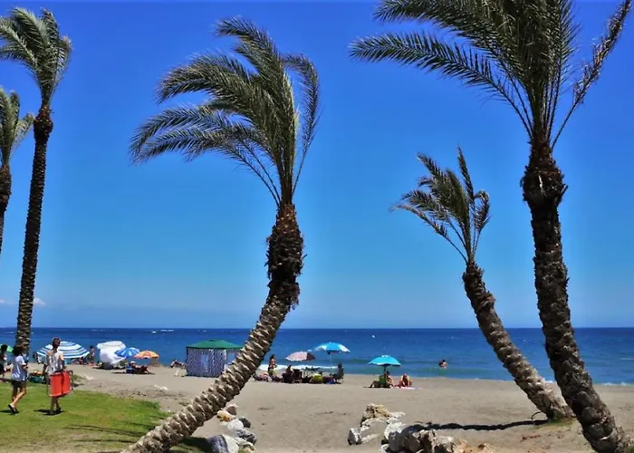 Apartamento Carihuela Playa. Plaza Del Remo. Exclusivo Al Lado Del Mar. *