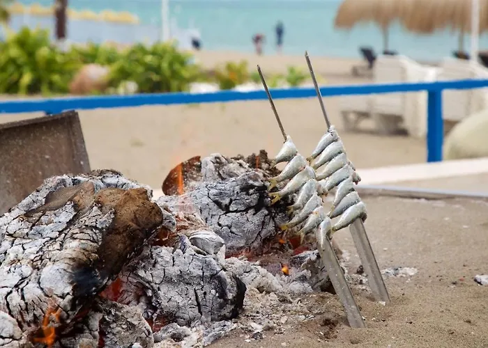 Apartamento Carihuela Playa. Plaza Del Remo. Exclusivo Al Lado Del Mar.