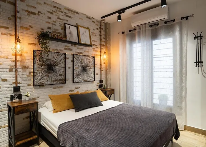 Carihuela Playa. Plaza Del Remo. Exclusivo Al Lado Del Mar. Torremolinos